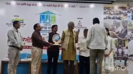 जळगाव: गांधी तीर्थ स्वच्छ शाळा राज्यस्तरीय प्रतियोगितेमध्ये गोविंदराव निकम माध्यमिक व उच्च माध्यमिक विद्यालय प्रथम