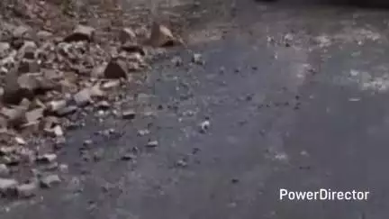 नैनीताल: पहाड़ी से मलबा आने के बाद सेनिटोरियम नैनीबैंड बाईपास बंद, तेज बारिश के बीच कैंची धाम में सैकड़ों भक्त पहुंचे