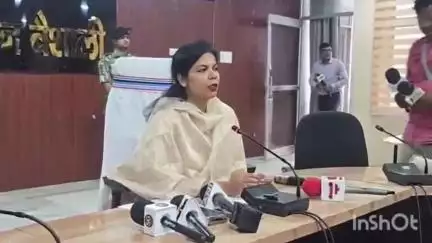 हाजीपुर: वैशाली DM ने हाजीपुर समाहरणालय में प्रेस कॉन्फ्रेंस की, मतदाताओं को महत्वपूर्ण जानकारी दी
