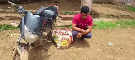 बेरला: बेमेतरा सायबर सेल व नांदघाट पुलिस ने आबकारी एक्ट के तहत 1आरोपी से टेमरी मिनी स्टेडियम से 110 पौवा शराब किया ज़ब्त