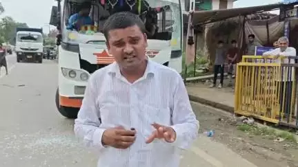करछना: इसौटा लोहनपुर गांव में चंद्रशेखर आजाद नहीं पहुंचे, भीम आर्मी पदाधिकारी ने किया चक्का जाम, पुलिस पर हुआ पथराव