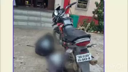 जहानाबाद: कोडौना थाने की पुलिस ने 70 लीटर देशी शराब और एक मोटरसाइकिल ज़ब्त की, तस्कर की गिरफ़्तारी के प्रयास जारी