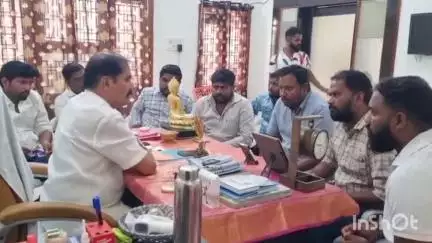 హత్నూర: వడ్డేపల్లిలో బి ఆర్ ఎస్ వి నిధులతో సమావేశమైన మాజీ ఎమ్మెల్యే విద్యారంగ సమస్యల పరిష్కారానికి పోరాడాలని పిలుపు