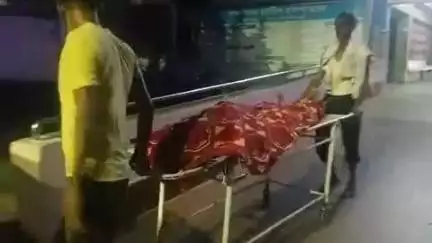 আলিপুরদুয়ার ২: মহেশতলায় ৫৬ বছর বয়স্ক মহিলা গলায় দড়ি দিয়ে আত্মহত্যা করায় চাঞ্চল্য ছড়িয়েছে এলাকায়