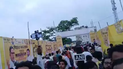 बैरिया: प्रशांत किशोर का पखनाहा में बयान, कहा- 4 महीने में बिहार में बनेगी नई व्यवस्था, नितेश, लालू, मोदी का खेल खत्म