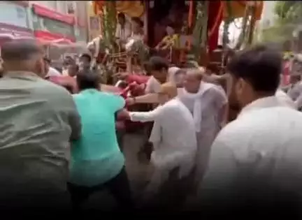 रथयात्रा मेला में प्रभु का दर्शन पूजन कांग्रेस प्रदेश अध्यक्ष अजय राय ने किया, खींचा रथ