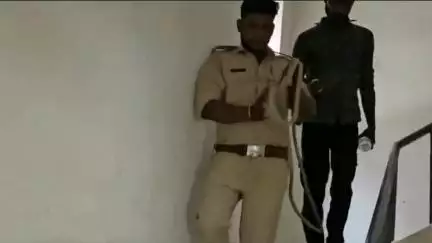 गायघाट: बरुआरी गांव में विदेशी शराब की खेप के साथ कारोबारी गिरफ्तार, भेजा गया जेल