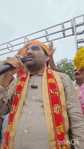 भरतपुर: भरतपुर के डहरा मोड़ पर जाट समाज की हुंकार सभा में नागौर सांसद हनुमान बेनीवाल और भरतपुर सांसद संजना जाटव शामिल