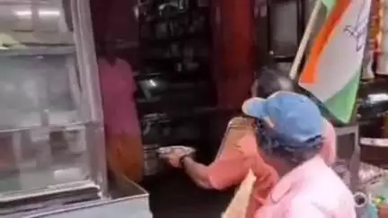 റാന്നി: ആരോഗ്യ വകുപ്പിനെ സഹായിക്കാൻ സീതത്തോട്ടിൽ പിച്ച തെണ്ടൽ സമരം നടത്തി കോൺഗ്രസ്
