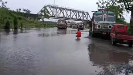 ତାଳଚେର ସଦର: ବାଙ୍କଧରା ଛକ ନିକଟରେ ରାସ୍ତାରେ ଆଣ୍ଠୁଏ ଆଣ୍ଠୁଏ ପାଣି; ଯାତାୟାତ ବାଧାପ୍ରାପ୍ତ #jansamasya