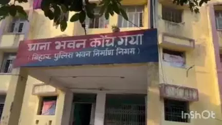 कोंच: कोंच डीह और बेदौली गांव से शराबी सहित दो वारंटी गिरफ्तार, जेल भेजे गए