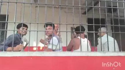 मुशहरी: उत्पाद विभाग ने छापेमारी कर महिला समेत पांच लोगों को शराब बेचने और पीने के आरोप में किया गिरफ्तार