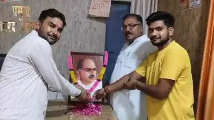 सहसवान: दहगवाँ के ब्लॉक सभागार में भाजपा जिला उपाध्यक्ष ने कार्यकर्ताओं के साथ मनाया श्यामा प्रसाद मुखर्जी का बलिदान दिवस