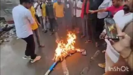 आरा: अखिल भारतीय राष्ट्रवादी किसान संगठन ने रणवीर सेना सुप्रीमो ब्रह्मेश्वर मुखिया जी के समान में किया पुतला दहन