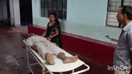 हाजीपुर: हाजीपुर के जढुआ बरई टोला में आम के पेड़ से गिरने पर एक व्यक्ति घायल, अस्पताल में भर्ती