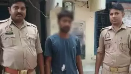 लालपुर पाण्डेयपुर पुलिस ने चेन स्नैचिंग के मामले में वांछित अभियुक्त मोहम्मद रियाज को गिरफ्तार किया