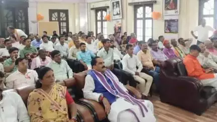 दरभंगा: सांसद ने समर्थकों संग पीटीसी सभागार में सुनी पीएम मोदी के 'मन की बात' का 123वां एपिसोड