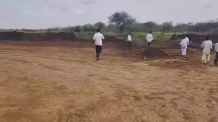 రాయదుర్గం: దొడగట్ట చెరువు మట్టిని అక్రమంగా తరలిస్తున్నా అధికారులు ఏమాత్రం పట్టించుకోవడం లేదు: APIIC మాజీచైర్మన్ మెట్టుగోవిందరెడ్డి