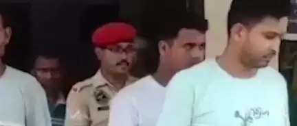 গৰৈমাৰী: সোণতলীত বৰপেটা আৰক্ষীয়ে উদ্ধাৰ কৰে পান-মছলা ভৰ্তি এখন ট্ৰাক, লগতে আৰক্ষীয়ে গ্ৰেপ্তাৰ কৰে ৫ জন লোকক