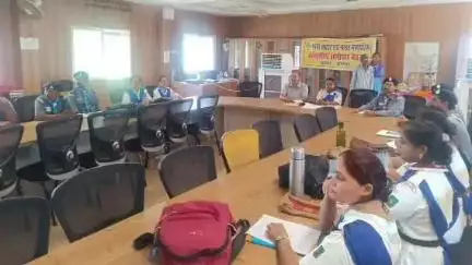 सागर नगर: डीईओ कार्यालय परिसर में संभागीय स्तरीय समीक्षा बैठक का आयोजन किया गया
