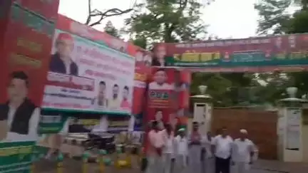 मुगलसराय: मिल्कीपुर में बंदरगाह के लिए जमीन अधिग्रहण का विरोध, ग्रामीणों ने लखनऊ में सपा प्रमुख अखिलेश यादव से मिलकर रखी अपनी बात