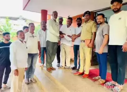 ಕುಂದಾಪುರ: ಗೋವಿನ ಕಳೆಬರಹ ರಸ್ತೆಗೆ ಎಸೆದ ಘಟನೆ- ನೂರ್ ಜುಮ್ಮಾ ಮಸೀದಿಯಿಂದ ದುಷ್ಕರ್ಮಿಗಳನ್ನು ತಕ್ಷಣ ಬಂಧಿಸುವಂತೆ ಮನವಿ