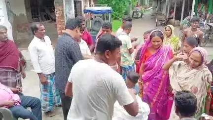 কুলতলি: মুখ্যমন্ত্রী  পাঠানো জগন্নাথ দেবের মহা প্রসাদ পৌঁছালো  কুলতলির জালাবেড়িয়ার  পালের চকে