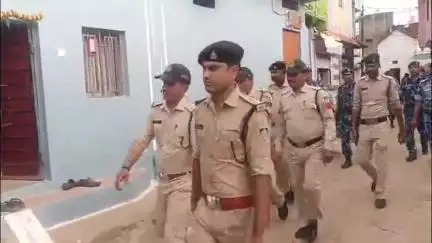 दमोह: हिंडोरिया में रैपिड एक्शन फोर्स ने निकाला फ्लैग मार्च, त्योहारों को देखते हुए शांति बनाए रखने की अपील