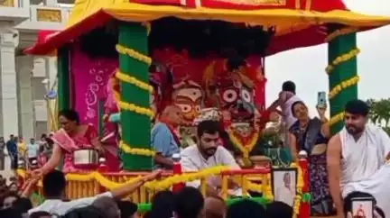 खरगौन: जगन्नाथ पुरी की तर्ज पर खरगोन के इस्कॉन मंदिर से निकली जगन्नाथ यात्रा, उमड़े हज़ारों भक्त