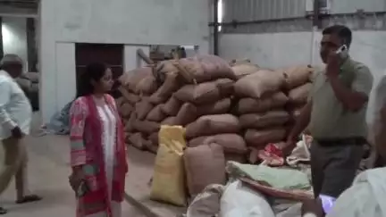 भांडेर: भाण्डेर नगर में एसडीएम की कार्रवाई, 2 आटा मिलें सील, पीडीएस चावल व सरसों मिली