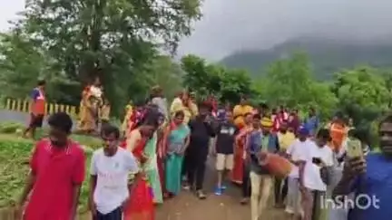 खूंटपानी: अरगुन्डी में पर्यटकों के लिए दूरदूर झरना खुला, विधायक दशरथ गागराई ने किया उद्घाटन