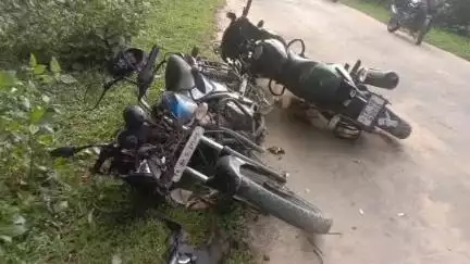 সাব্রুম: মনুবাজার শ্রীনগর রাস্তার উপর মধুবাড়ীতে দুই বাইকের মুখোমুখি সংঘর্ষে আহত তিন,তদন্তে পুলিশ