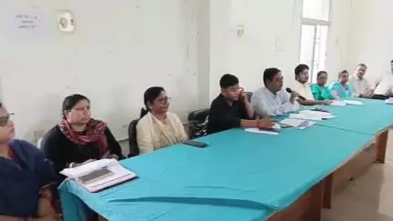 अमरपुर: अमरपुर प्रखंड मुख्यालय में एडीएम ने की बैठक, प्रत्येक मतदाता को देना होगा नागरिकता प्रमाण पत्र
