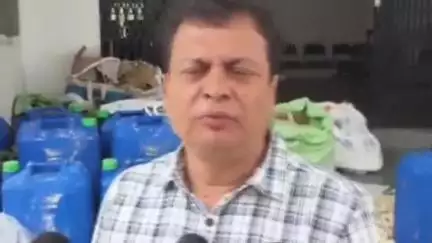 मुशहरी: सिमरी फकीरा गांव में शराब फैक्ट्री का भंडाफोड़, उत्पाद इंस्पेक्टर दीपक कुमार ने दी जानकारी