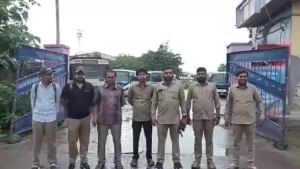 అసిఫాబాద్: ఆర్టీసీ కండక్టర్ పై దాడి చేసిన వ్యక్తులను కఠినంగా శిక్షించాలి: ఏఐటీయూసీ జిల్లా అధ్యక్షులు దివాకర్