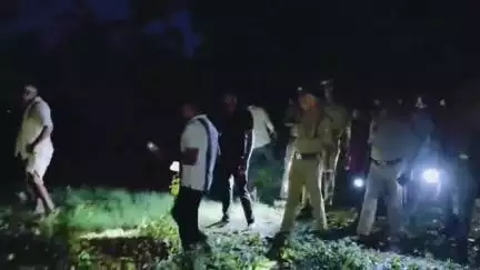 सवायजपुर: पचदेवरा क्षेत्र में मासूम बच्ची के साथ घटित घटना की जानकारी पर एसपी नीरज कुमार जादौन पहुंचे