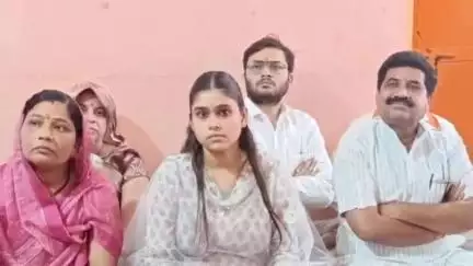 गुनौर: ग्राम पंचायत रिछौड़ा में PM के 'मन की बात' कार्यक्रम के बाद MLA राजेश वर्मा की मौजूदगी में हुआ वृक्षारोपण