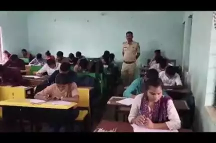 लाखांदूर: शहरातील जिल्हा परिषद हायस्कूल येथे दिशा प्रकल्प अंतर्गत 138 विद्यार्थ्यांनी दिली परीक्षा ; लाखांदूर पोलीस प्रशासनाचे आयो