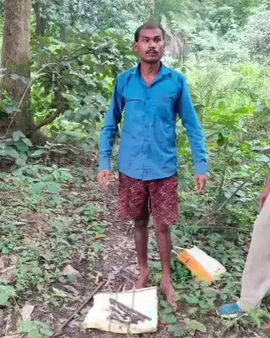 ସୁନ୍ଦରଗଡ ସହର: ଭଷ୍ମା ପୋଲିସ ଦ୍ବାରା ପାଣି ମୋଟର ଚୋରି ମାମଲାରେ ସଂପୃକ୍ତ ଥିବା ଅଭିଯୁକ୍ତ ଟାଙ୍ଗର ପାଲି ବ୍ଲକ ସୁର୍ଡାରୁ ଗିରଫ