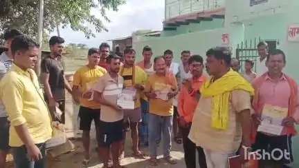 जगदीशपुर: जगदीशपुर प्रखंड के कई गांवों में जन सुराज नेता संजय चंद्रवंशी ने चलाया जनसंपर्क अभियान