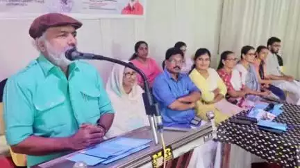 ഹൊസ്ദുർഗ്: വനിത കമ്മീഷൻ തീരദേശ മേഖല ദ്വിദിന ക്യാമ്പ് സെമിനാർ പടന്ന കടപ്പുറത്ത് എം. രാജഗോപാലൻ MLA ഉദ്ഘാടനം ചെയ്തു