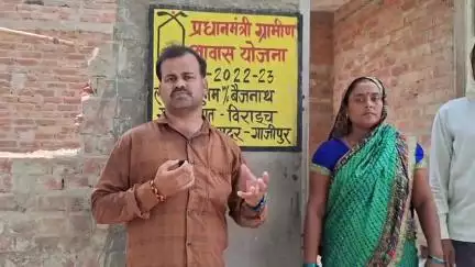 गाज़ीपुर: बिराइच में गरीब परिवार को पहले दिया पीएम आवास फिर चला दिया बुलडोजर,खुले आसमान के नीचे बेटियां रहने को मजबूर #jansamasya
