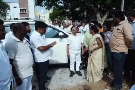 ಚಳ್ಳಕೆರೆ: ನಗರದಲ್ಲಿ 24 ನೇ ವಾರ್ಡ್ ಗೆ ಮೂಲಭೂತ ಸೌಲಭ್ಯಗಳು ಕಲ್ಪಿಸುವಂತೆ ಮಹಿಳೆಯರು ಮನವಿ
