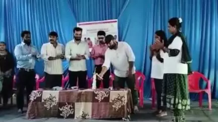 ಕಾರವಾರ: ನಗರದ ಶಿವಾಜಿ ಬಾಲ ಮಂದಿರದಲ್ಲಿ ಯುವ ಕಾಂಗ್ರೆಸ್ ಹಾಗೂ ಸಮಾಜ ಕಲ್ಯಾಣ ದೇಸಾಯಿ ಪ್ರತಿಷ್ಠಾನದಿಂದ ಆರೋಗ್ಯ ತಪಾಸಣಾ ಶಿಬಿರ ನಡೆಯಿತು