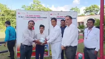 কোচবিহার ২: কেন্দ্রীয় শিক্ষা মন্ত্রণালয় ও ফিফার উদ্যোগে ফুটবল প্রদান কর্মসূচি গোপালপুরে, উপস্থিত রাজ্যসভার সাংসদ
