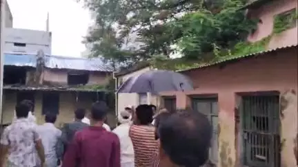 सनावद: सनावद विद्युत मंडल ऑफिस पहुंचे मोरटक्का माफी के ग्रामीण, कहा- अघोषित बिजली कटौती से हैं परेशान