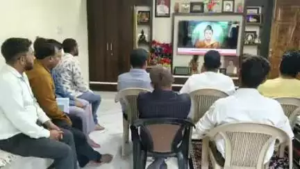 राजिम: विधायक निवास राजिम में प्रधानमंत्री नरेंद्र मोदी की मन की बात सुनी गई