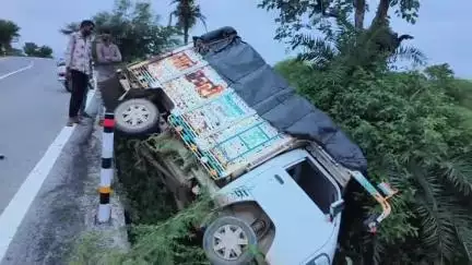 कोटड़ी: सांखड़ा पुलिया पर ब्रेकर से अनियंत्रित होकर नीचे उतरा टेंपो, टला बड़ा हादसा
