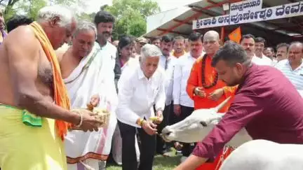 ಕೊರಟಗೆರೆ: ತಂಗನಹಳ್ಳಿಯ ಶ್ರೀ ಅನ್ನಪೂರ್ಣೇಶ್ವರಿ ಮಠಕ್ಕೆ ಕೇಂದ್ರ ಸಚಿವ ವಿ ಸೋಮಣ್ಣ ಭೇಟಿ