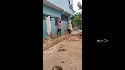 बाबई रोड स्थित तुलसी नगर में नगरपालिका ने सड़क पर किए अतिक्रमण को हटवाया